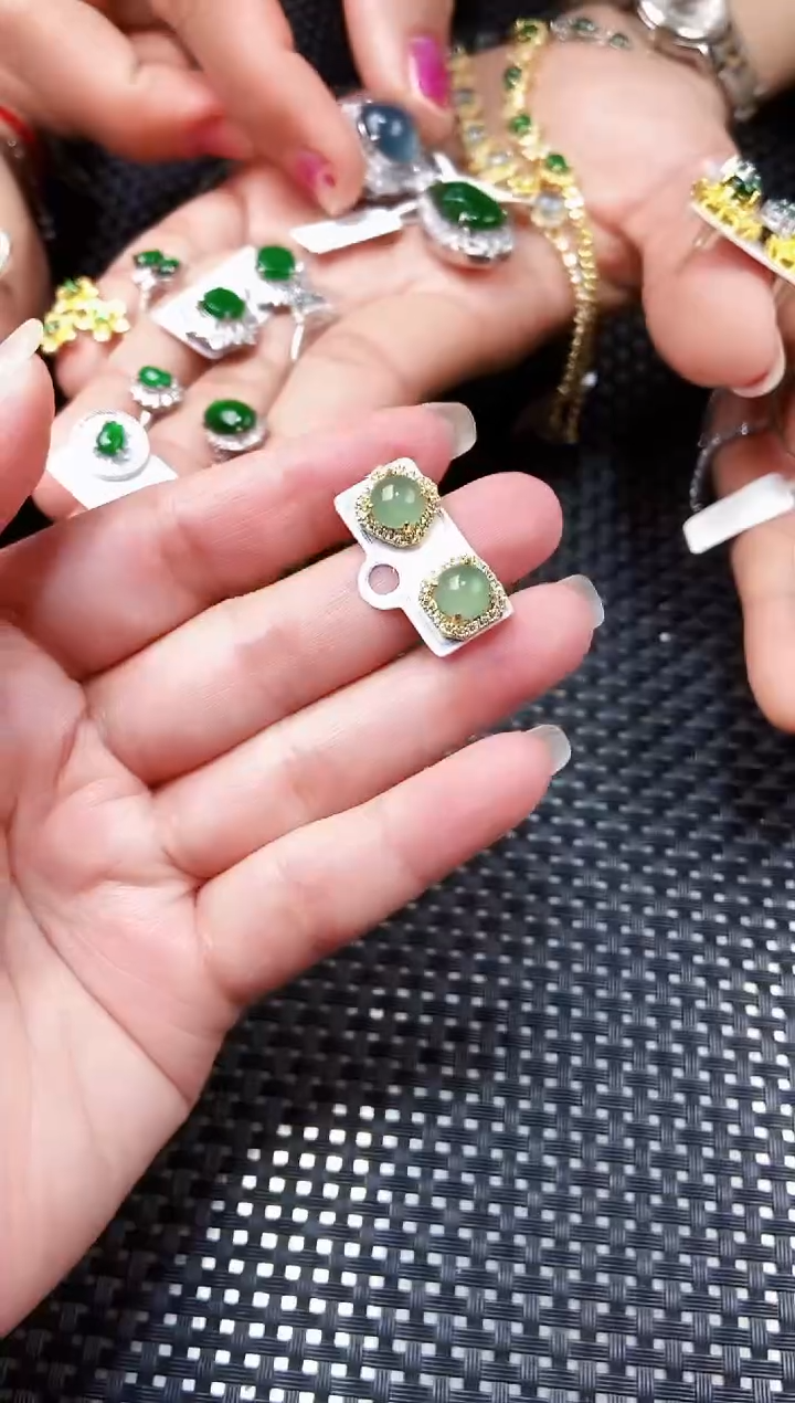 【闪购商品】翡翠耳饰未镶嵌111111111