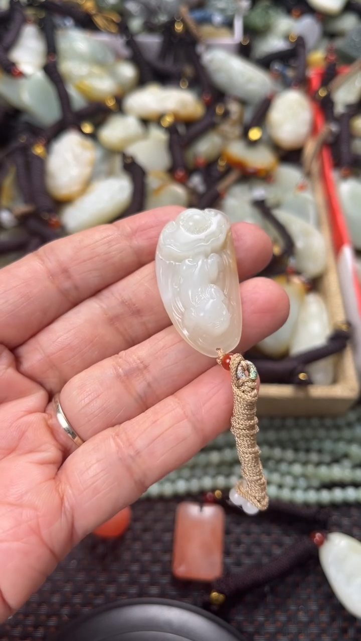 【闪购商品】和田玉颈饰未镶嵌多样性发货没有证书拍一发一有瑕