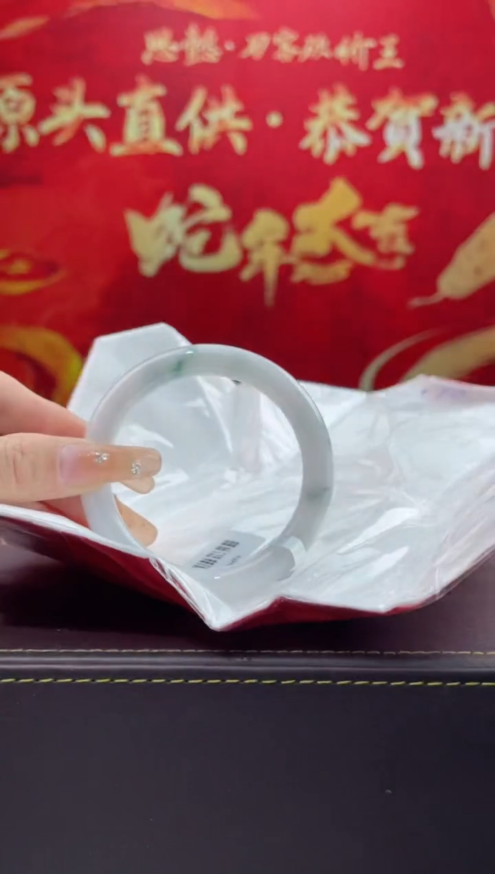 【闪购商品】翡翠手镯未镶嵌9翡翠手镯（微瑕）