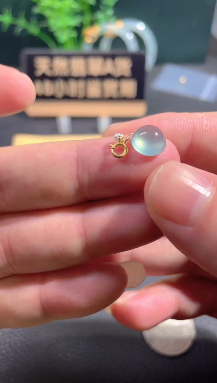 翡翠18K金镶嵌颈饰翡翠