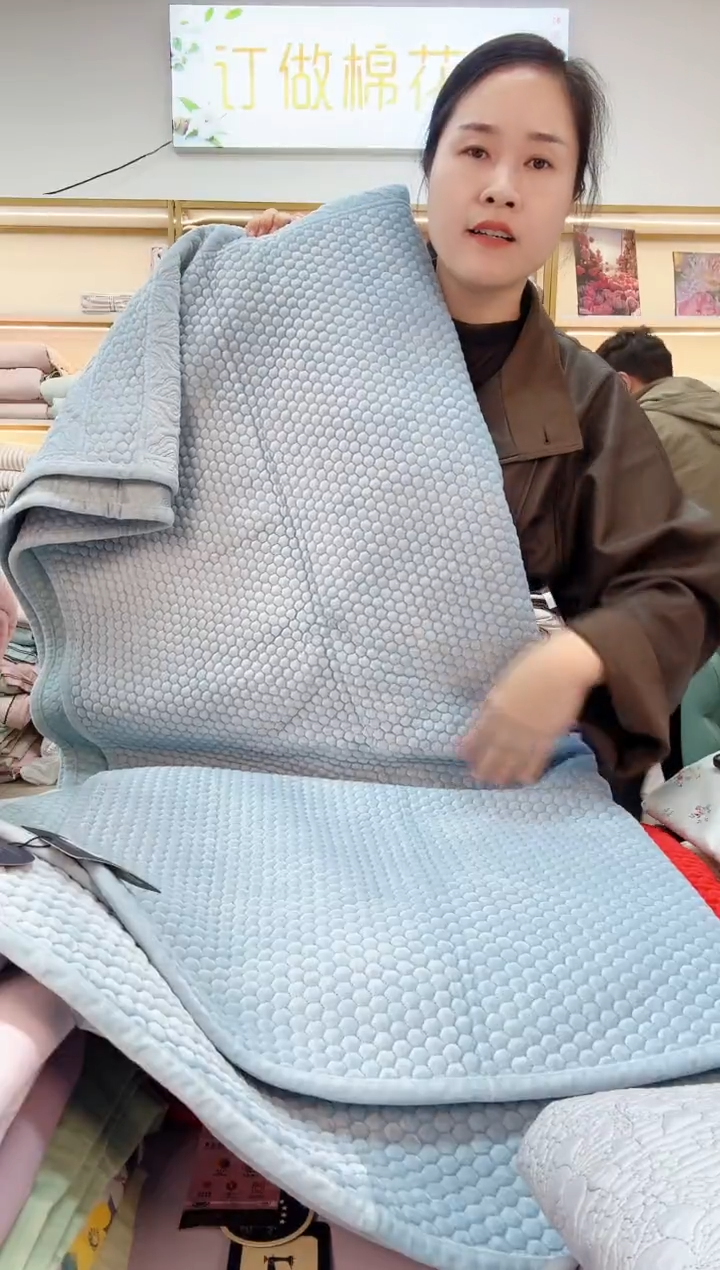 棉天丝+绒床盖         