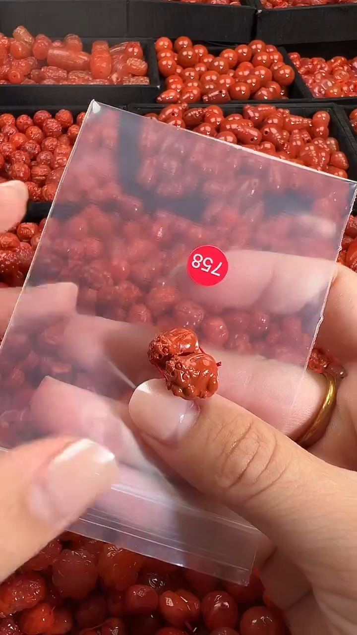 颈饰未镶嵌南红玛瑙1