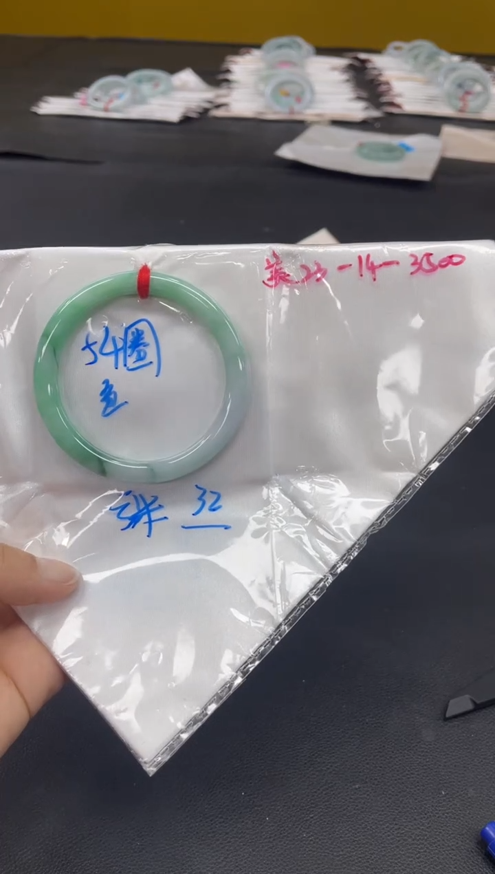 未镶嵌手镯翡翠翡翠手镯