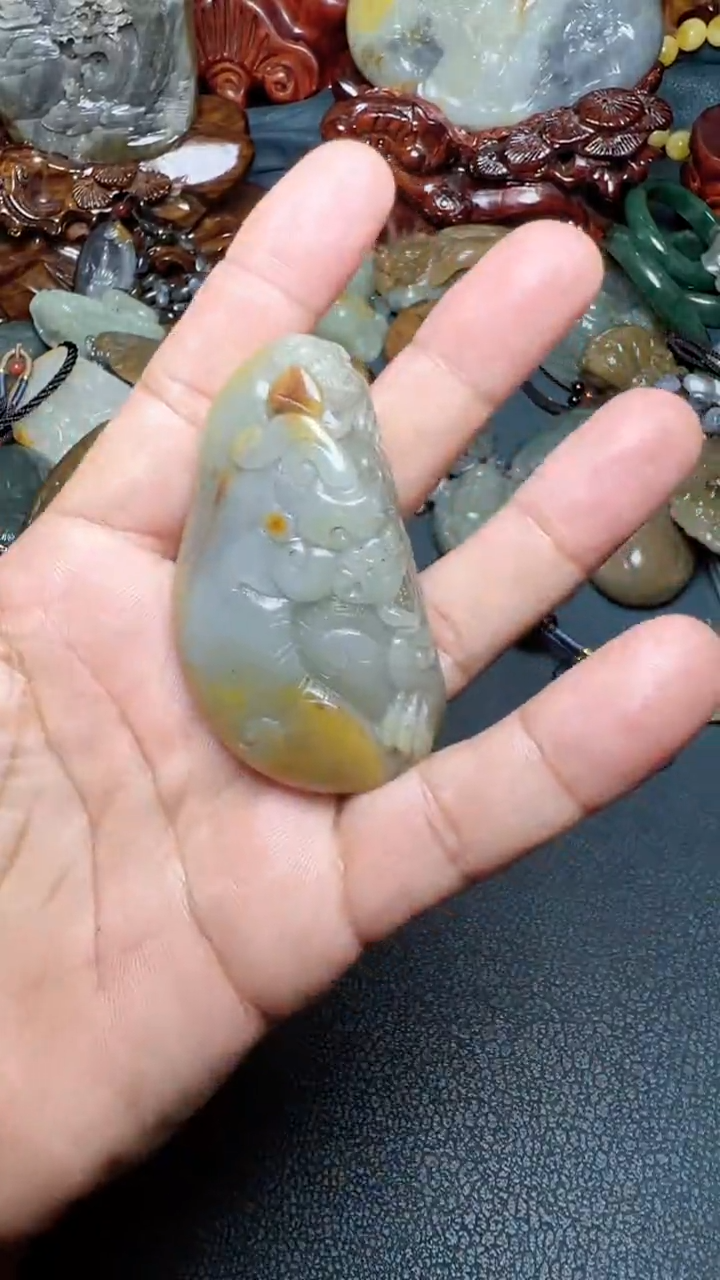 和田玉未镶嵌把件-