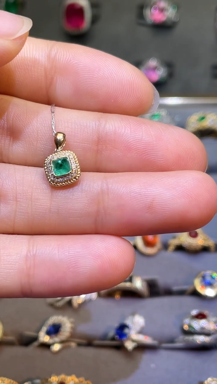 18K金镶嵌吊坠(不含链)祖母绿0.3ct