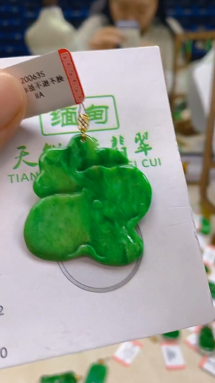 颈饰18K金镶嵌翡翠新号开播 全场乱卖