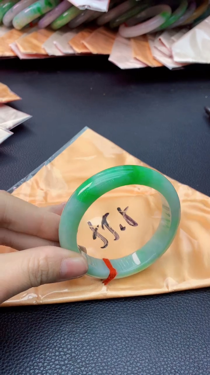 翡翠未镶嵌手镯0431566565