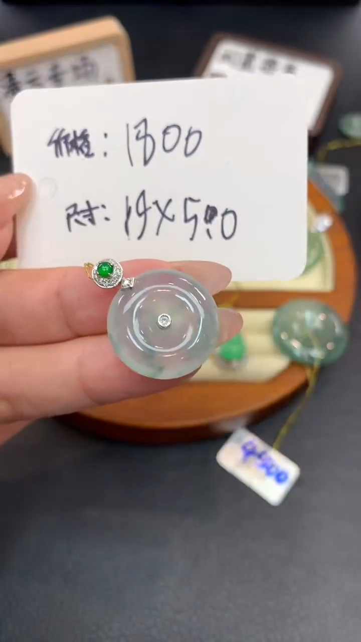 18K金镶嵌定制翡翠Q401