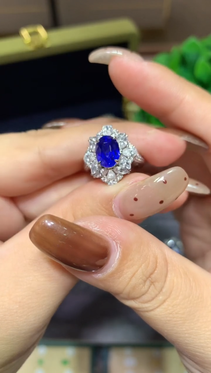 戒指蓝宝石18K金镶嵌3.1ct