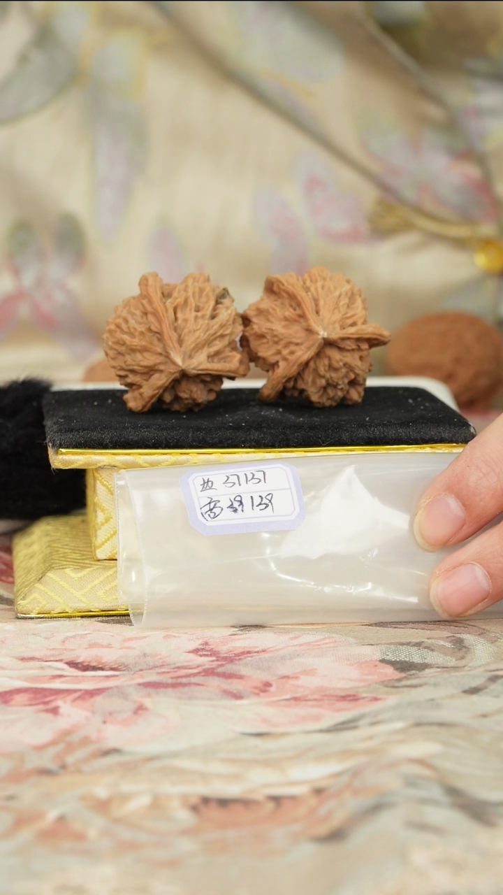 【闪购商品】文玩核桃把件盘山三棱