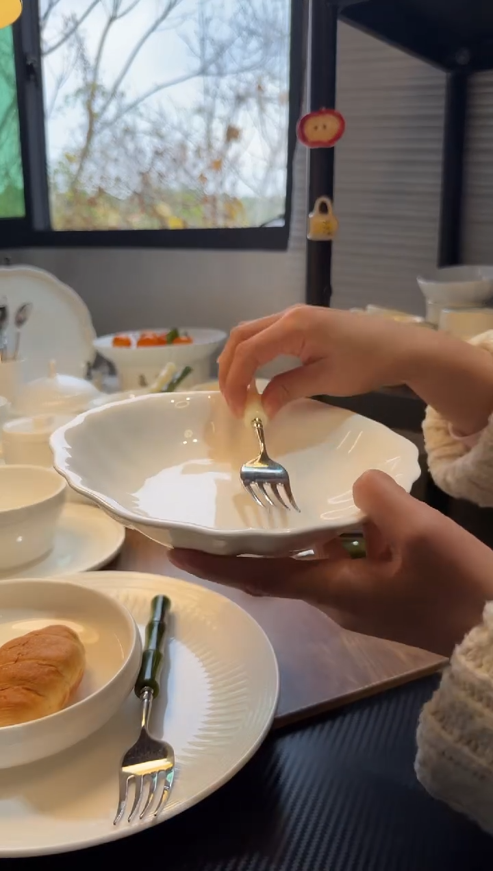 白瓷白瓷8.5英寸花边