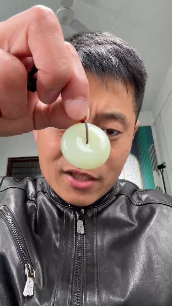 颈饰未镶嵌和田玉吊坠