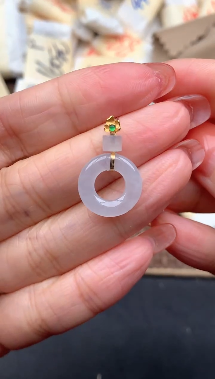 18K金镶嵌挂件翡翠1