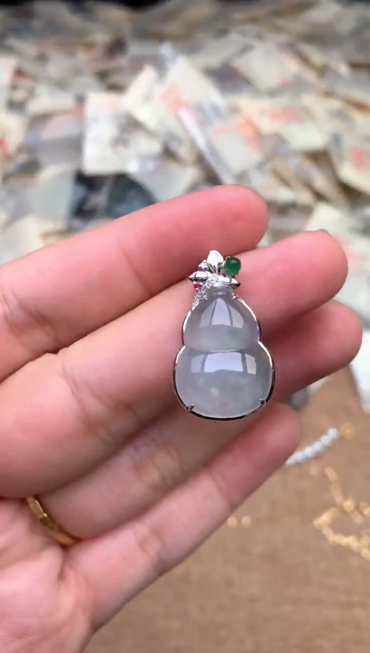 18K金镶嵌挂件翡翠— 