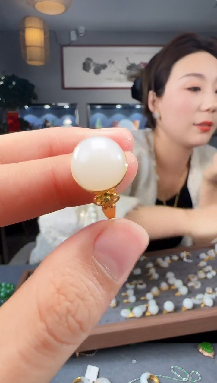 【闪购商品】和田玉戒指18K金镶嵌1