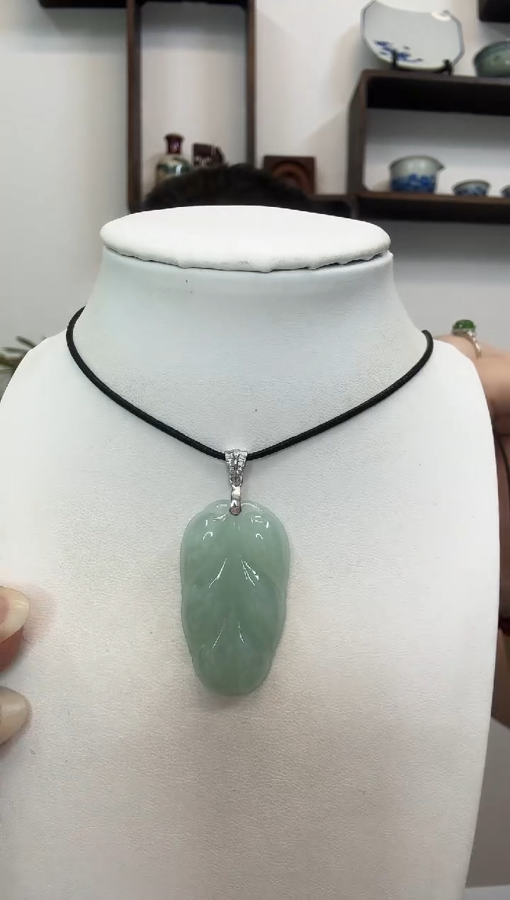 颈饰银S925镶嵌翡翠叶子