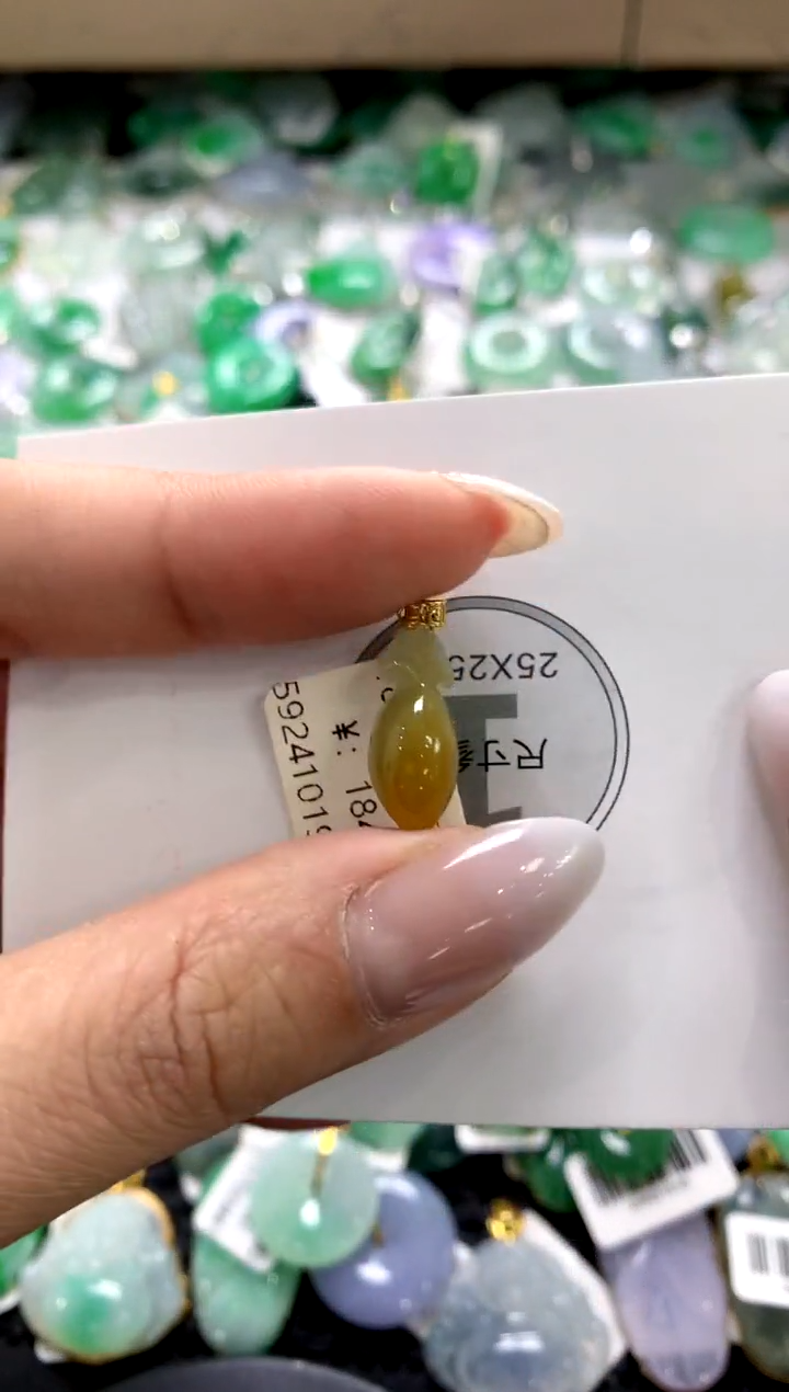 颈饰18K金镶嵌翡翠1111111111111111