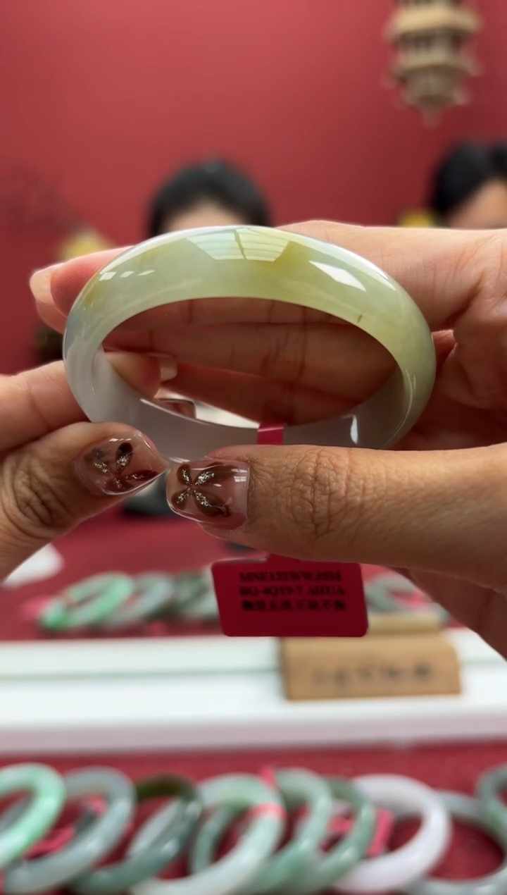 【闪购商品】翡翠手镯（贵妃镯）未镶嵌1手镯