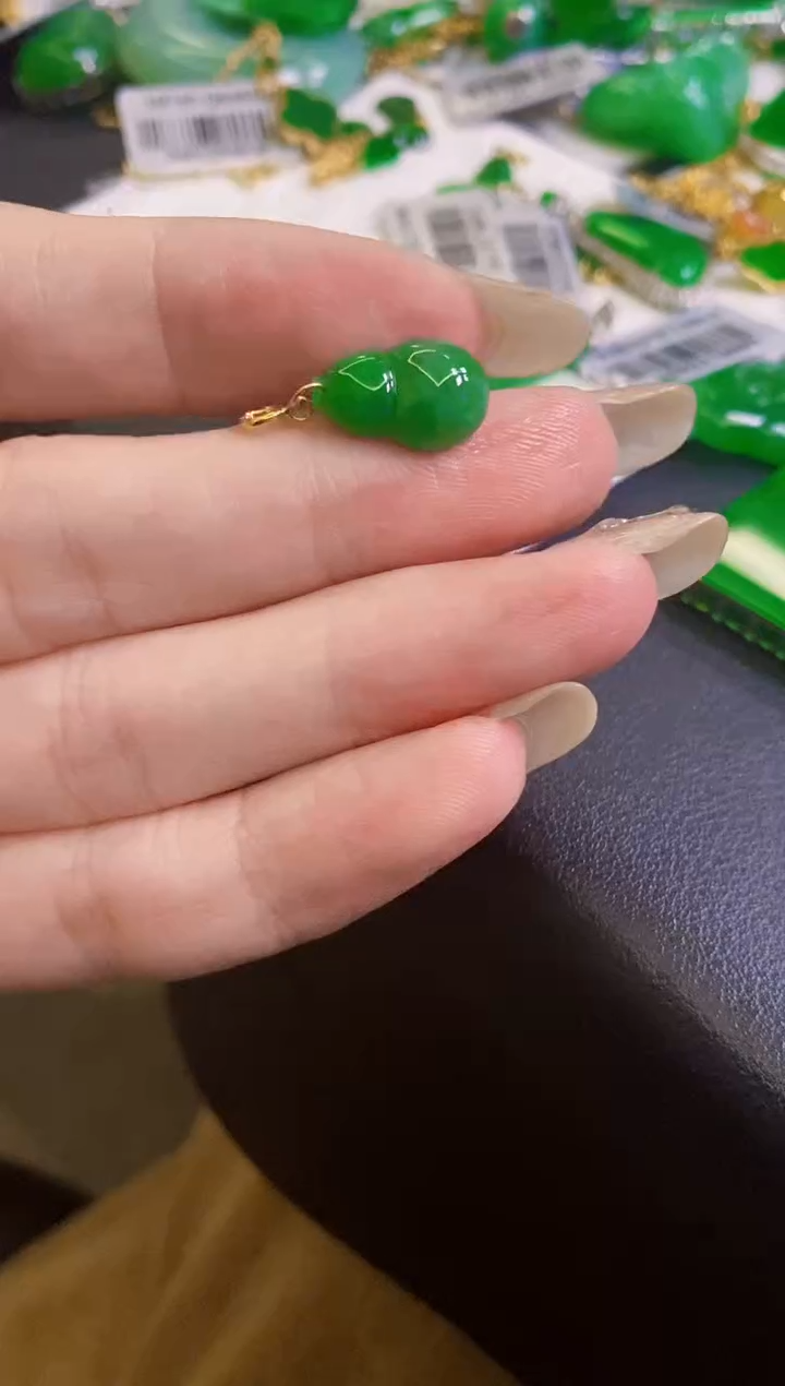 【闪购商品】定制翡翠18K金镶嵌吊坠