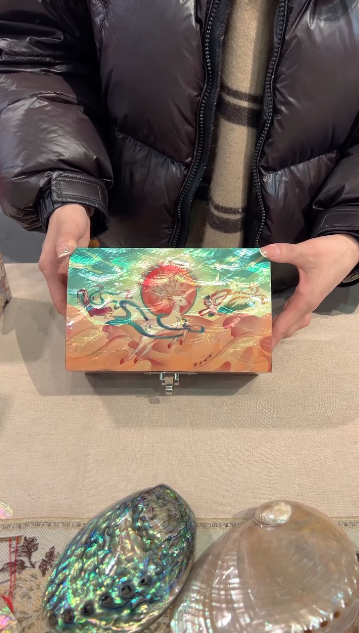 【闪购商品】鱼锁绒布底弘贝雅螺钿漆器文化馆