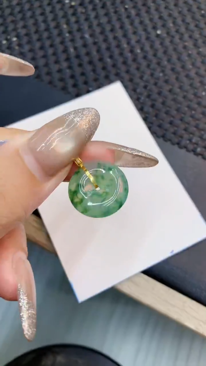 颈饰18K金镶嵌翡翠1