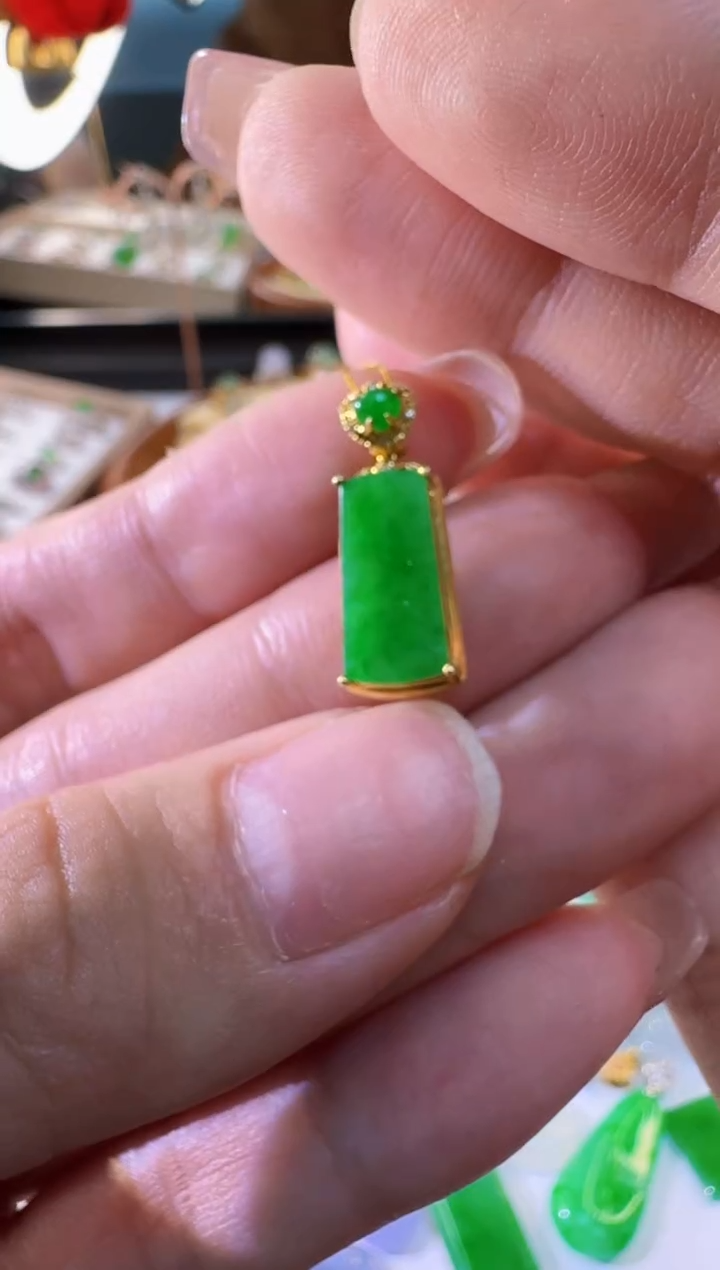 【闪购商品】翡翠18K金镶嵌颈饰缅甸翡翠A货挂件