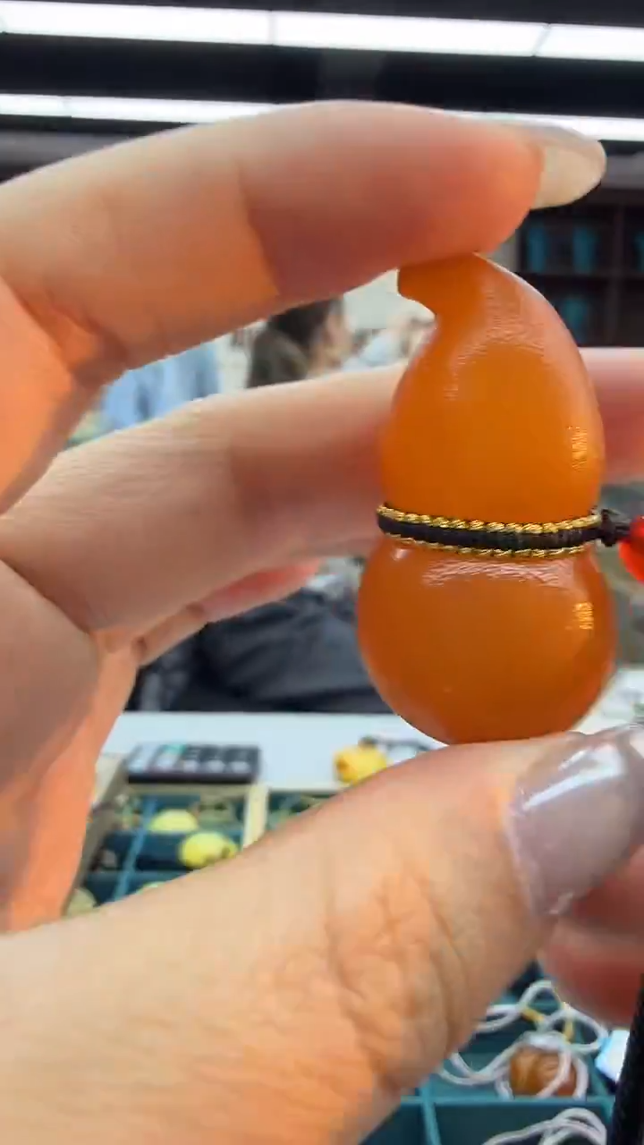 琥珀颈饰未镶嵌106秒拍号 假一罚三 