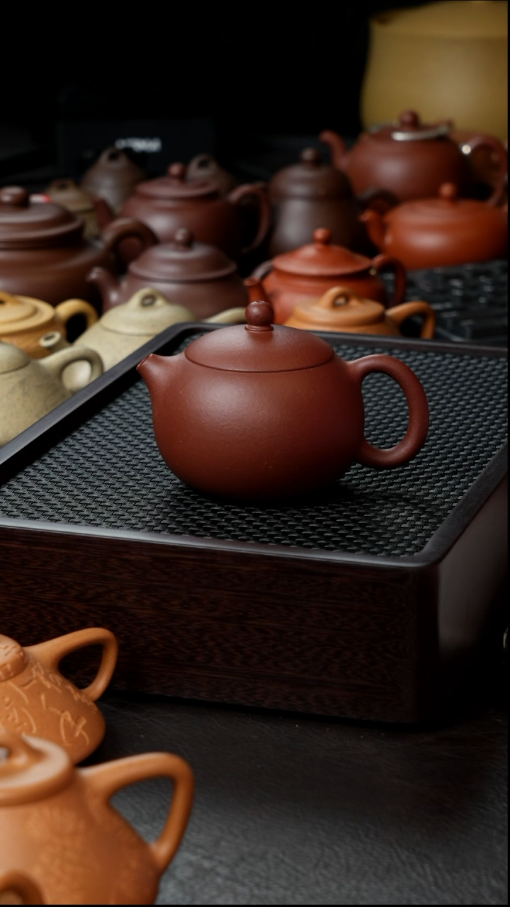 茶壶紫砂底槽清西施半手150       微瑕