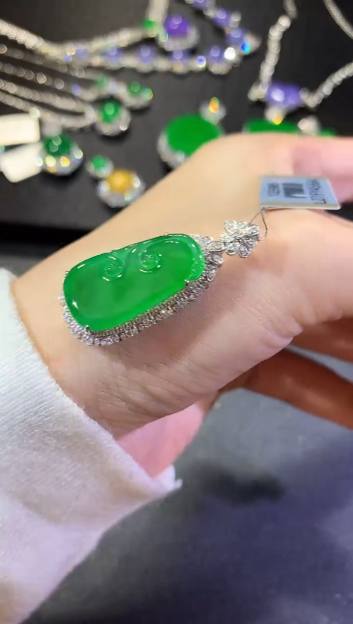 【闪购商品】翡翠吊坠(不含链)18K金镶嵌130-如意