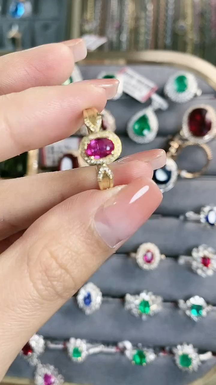 【闪购商品】红宝石戒指18K金镶嵌18K金镶嵌红宝石戒指