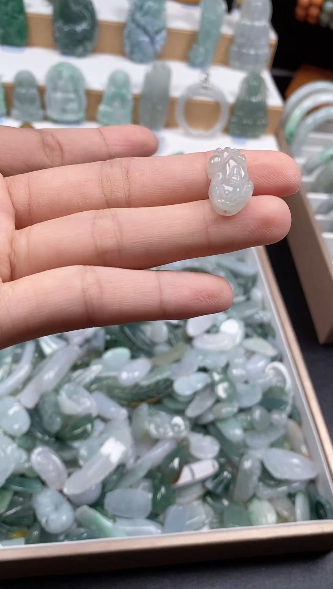 翡翠未镶嵌颈饰吊坠48