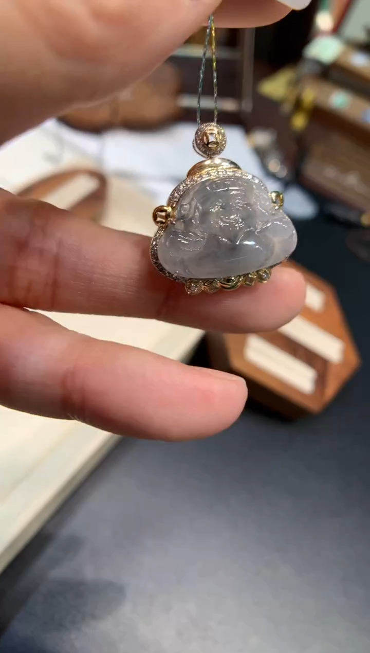 颈饰18K金镶嵌翡翠财神