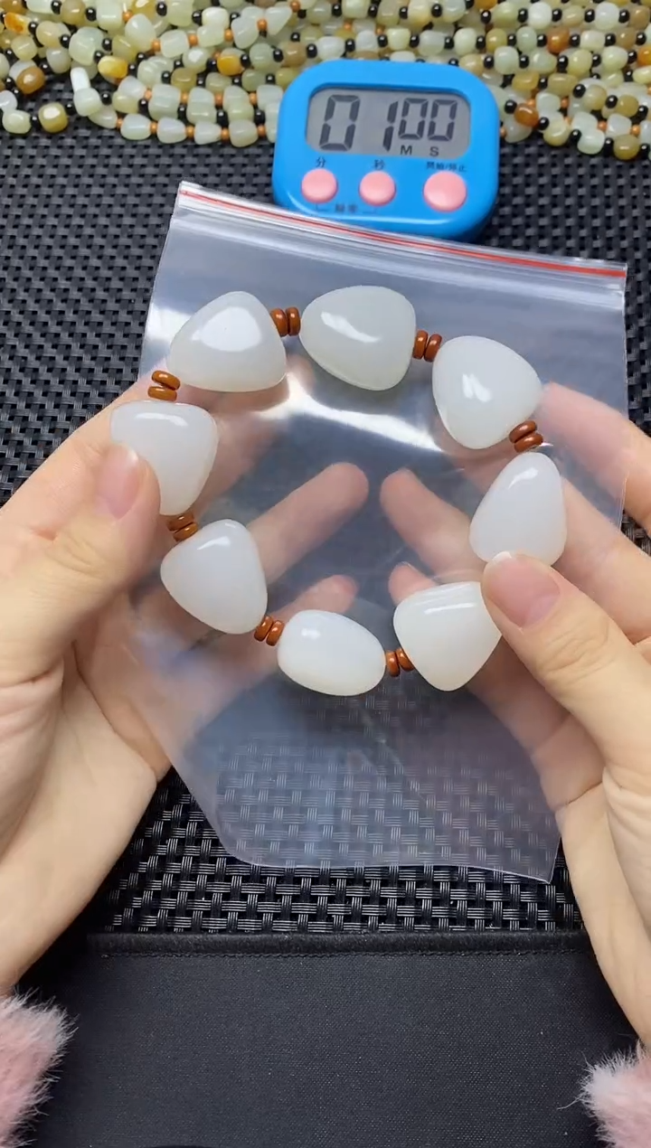 未镶嵌手链和田玉那***着手串