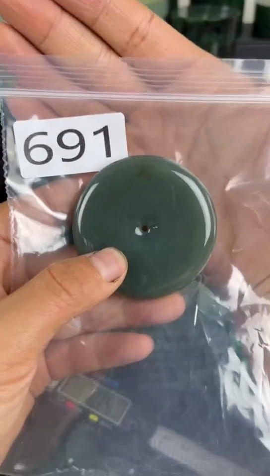 和田玉未镶嵌珠宝半成品扣子