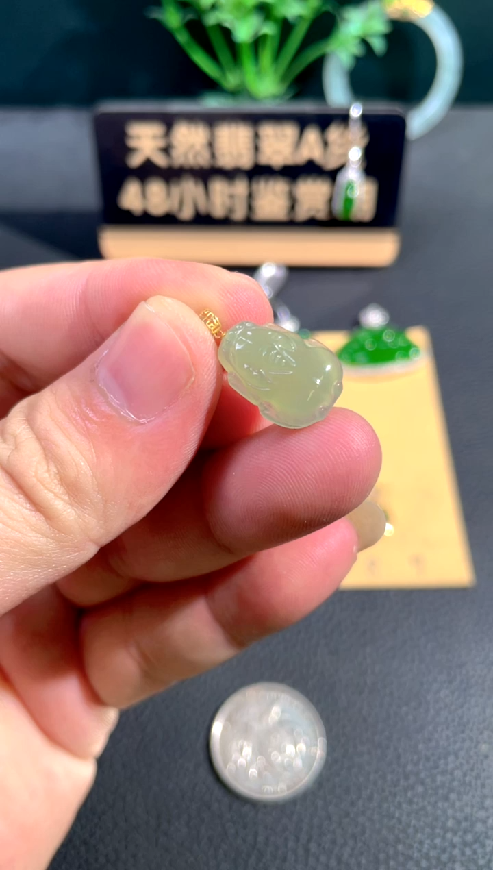 颈饰18K金镶嵌翡翠翡翠