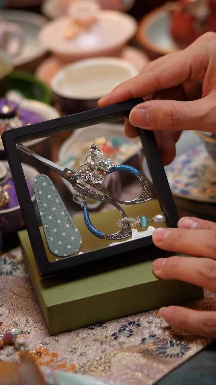 【闪购商品】摆件蓝色编织蝴蝶剪刀