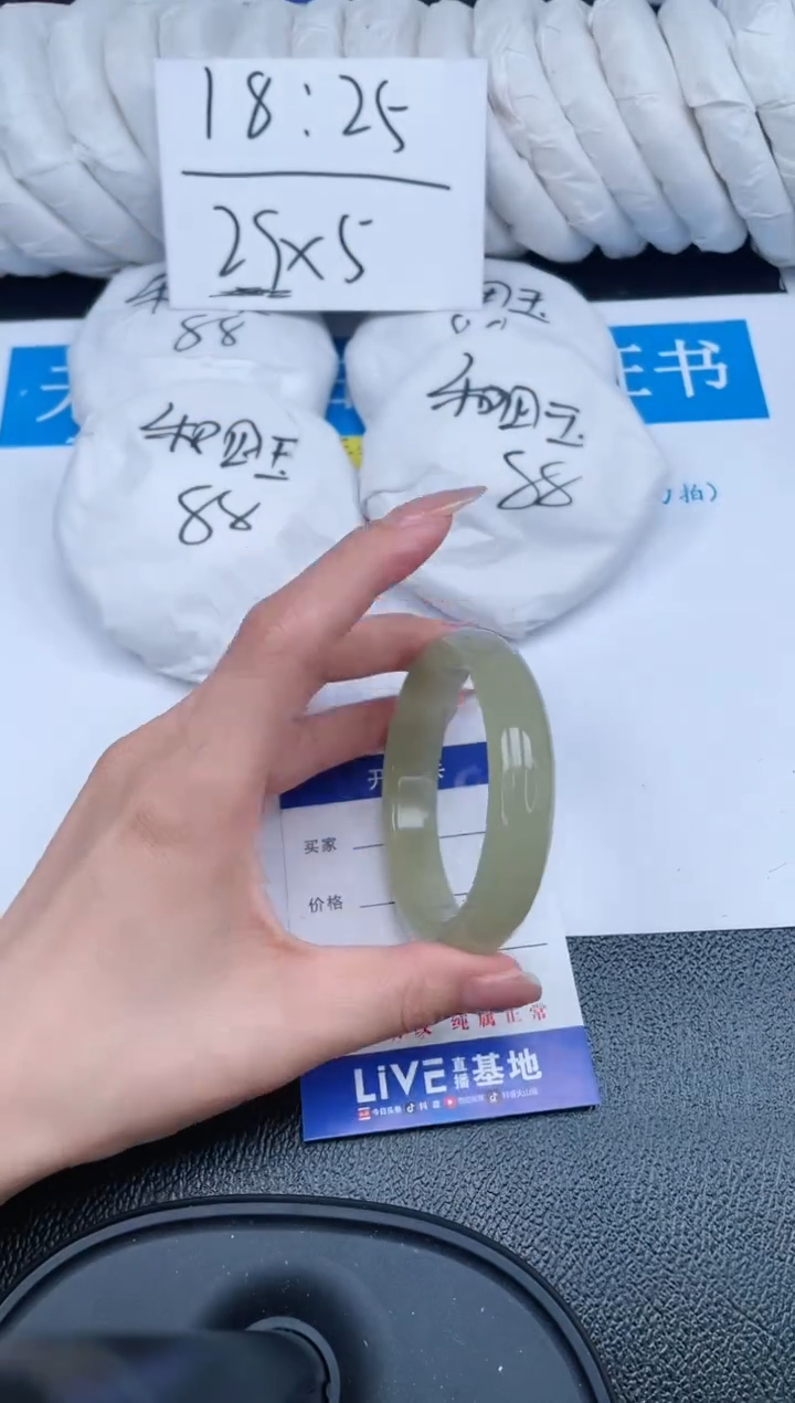 【闪购商品】石英质玉手镯未镶嵌6-55.3