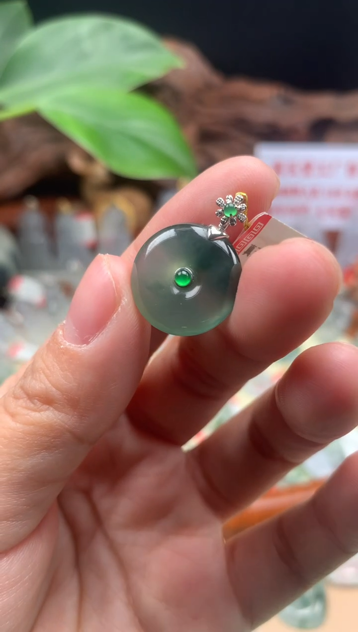 【闪购商品】翡翠颈饰18K金镶嵌平安扣