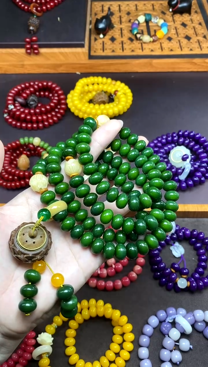 白玉菩提手串四季长青 绿菩提108颗多圈莲花吊坠跑环款