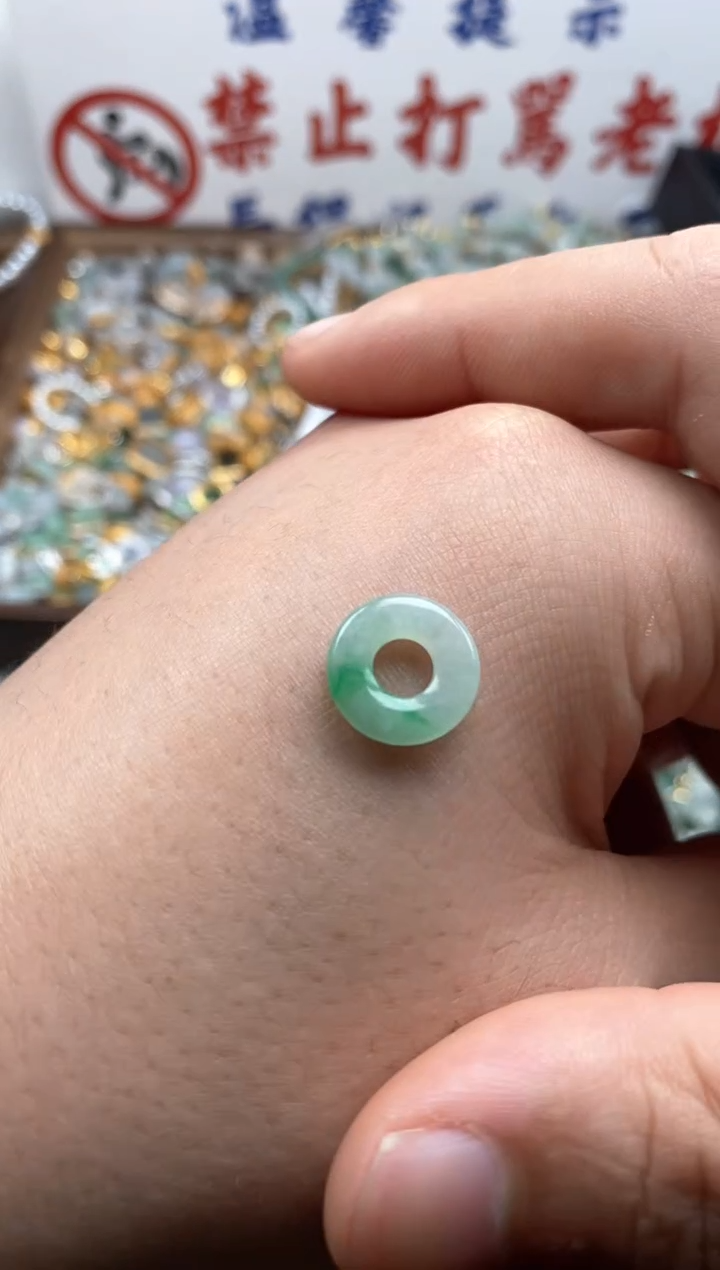 【闪购商品】翡翠颈饰未镶嵌哥哥