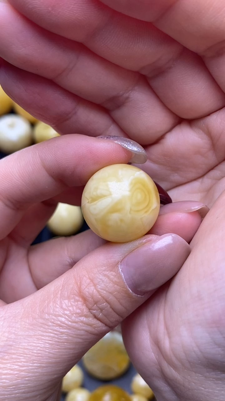 【闪购商品】琥珀裸石未镶嵌月.26