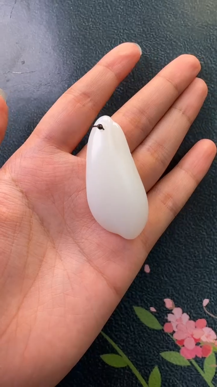 和田玉未镶嵌颈饰吊坠