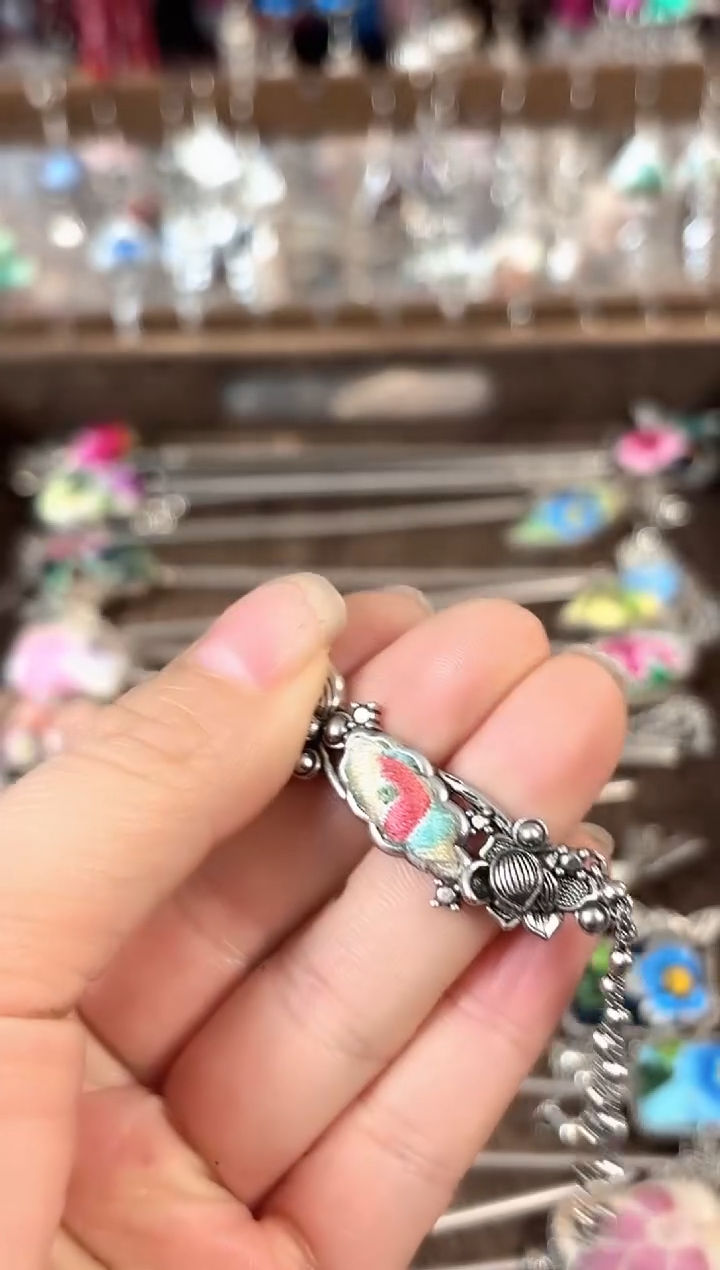 彩云南阁非遗老绣苗银饰品606