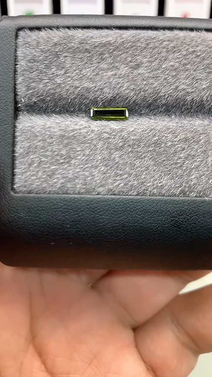 未镶嵌裸石碧玺0.4克拉