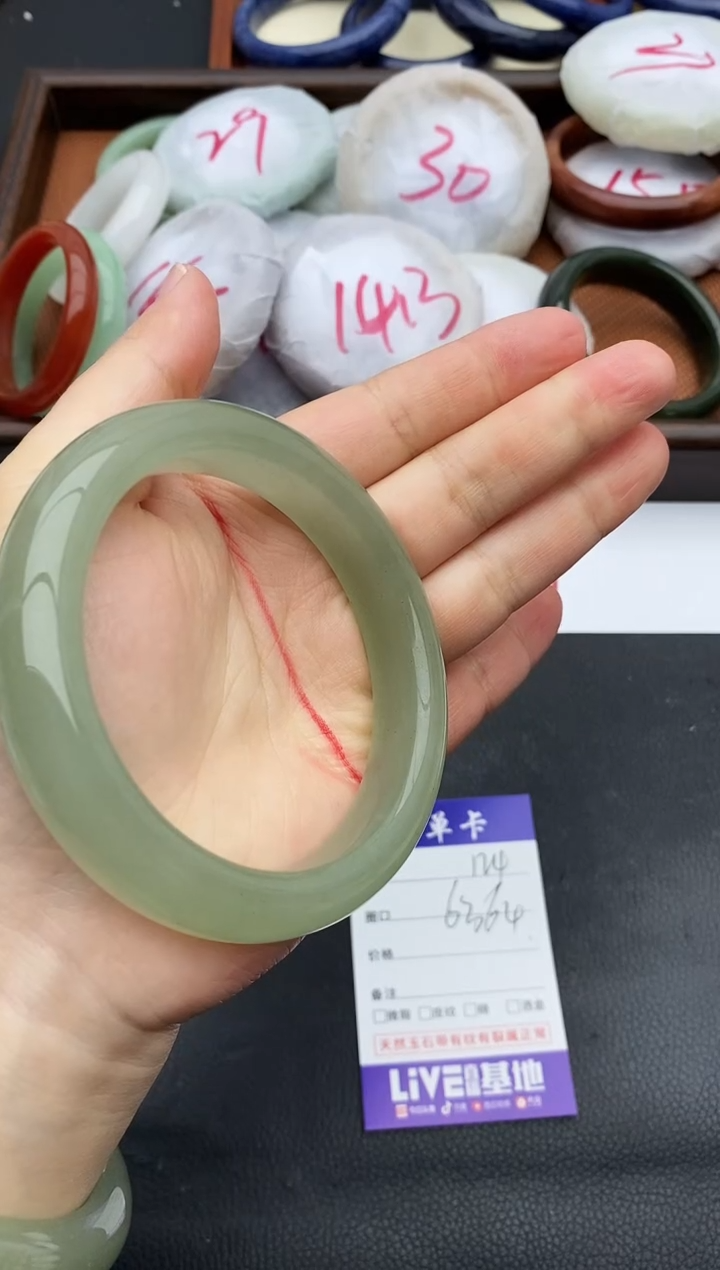 未镶嵌手镯石英质玉124+63/64