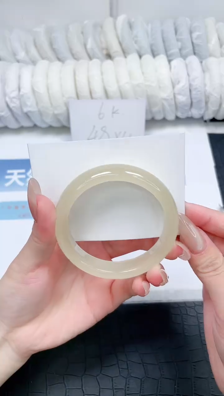 【闪购商品】石英质玉手镯未镶嵌O41-56.6