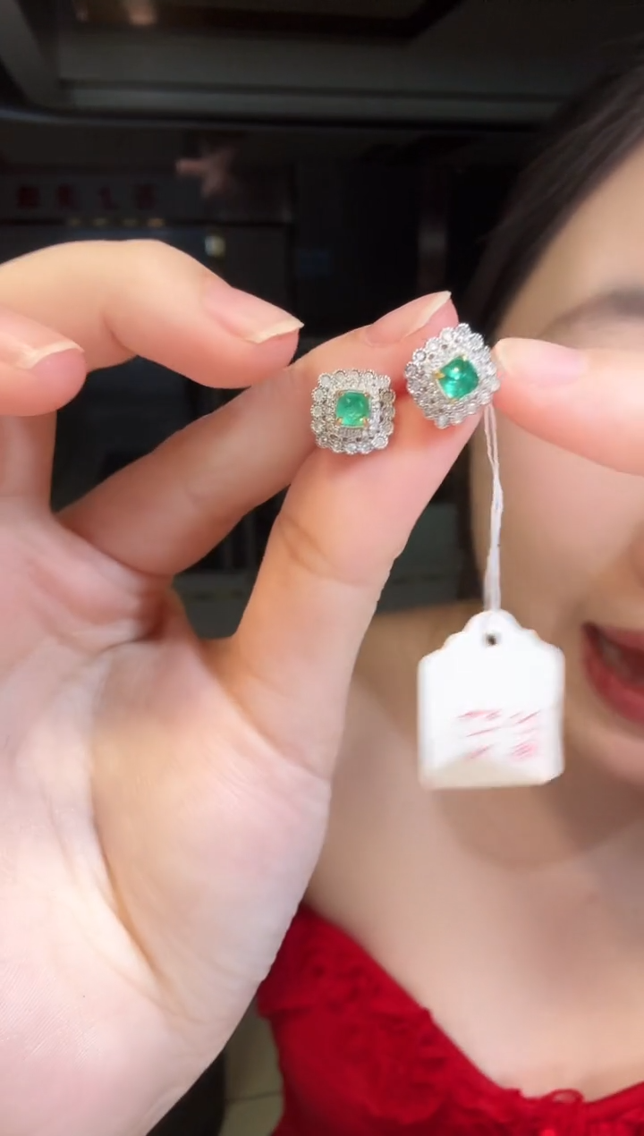 18K金镶嵌耳饰祖母绿0.60ct