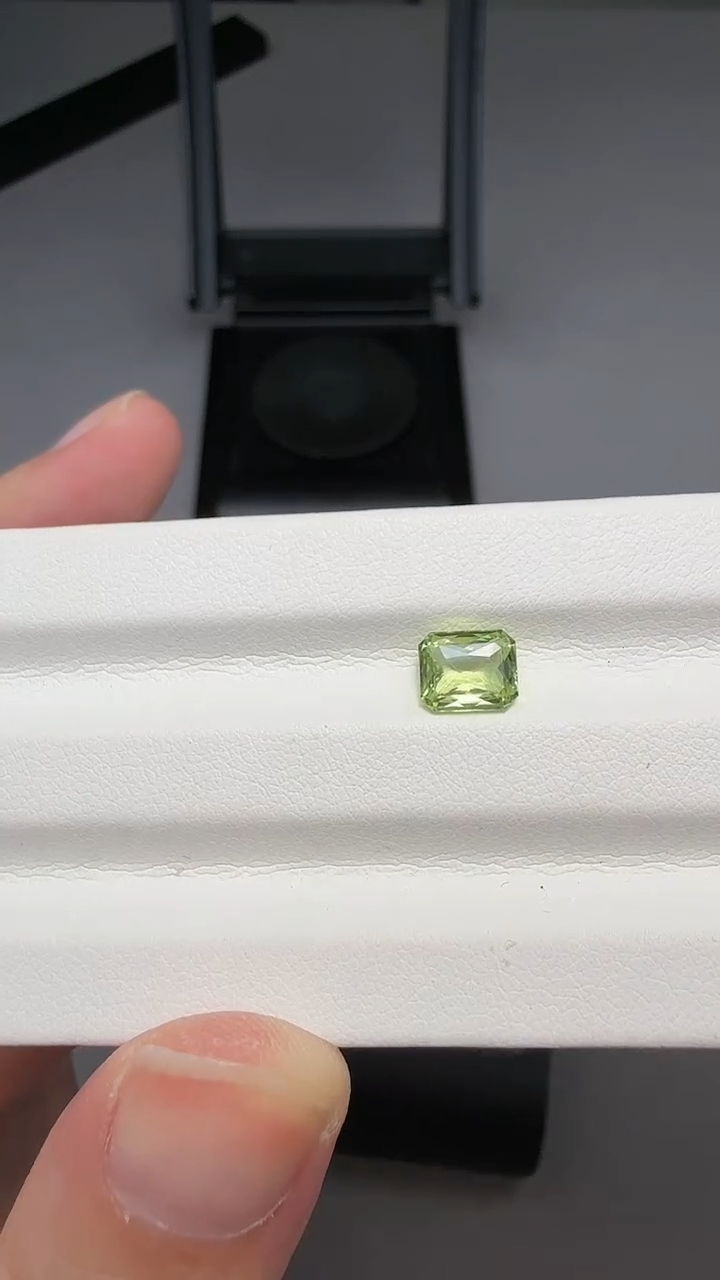 【闪购商品】金绿宝石钒金绿未镶嵌1.15ct-A587-1p