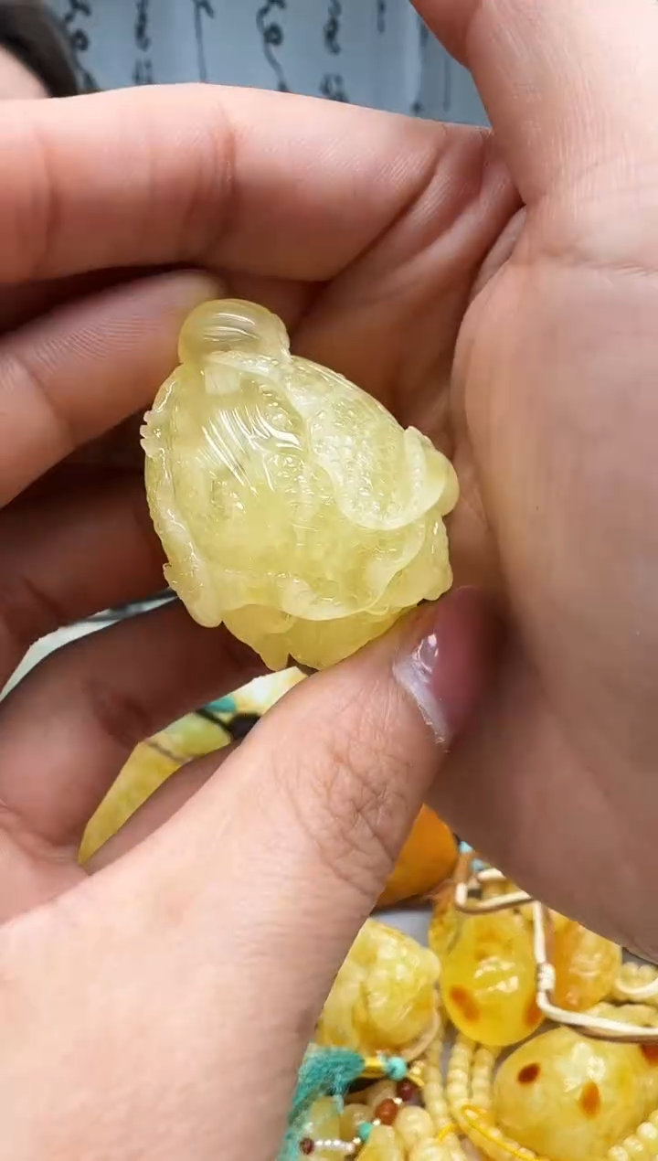 【闪购商品】琥珀裸石未镶嵌挂坠