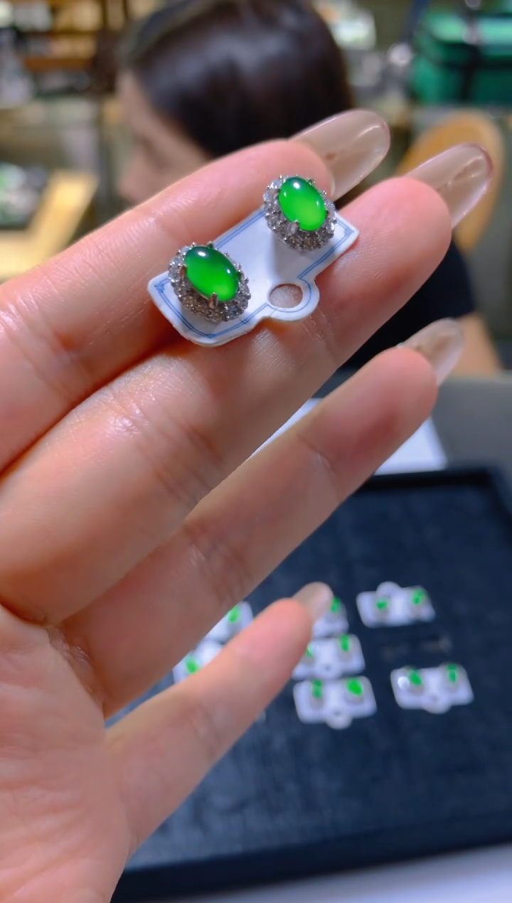 未镶嵌翡翠耳饰多样性发一